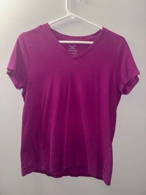 Faded Glory Women's V-Neck Tee in Magenta